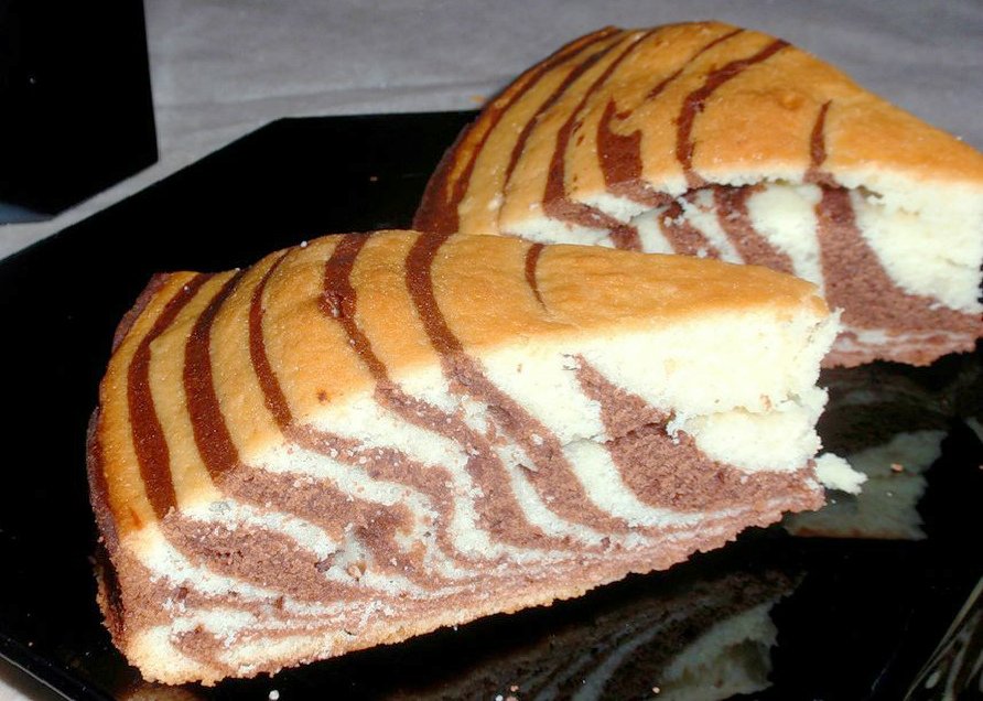 Пирог «Зебра» на кефире в мультиварке